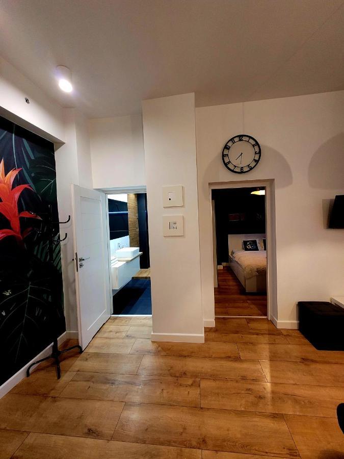 Apartament By The Way Apartment Вроцлав Екстериор снимка
