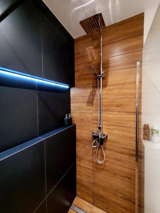 Apartament By The Way Apartment Вроцлав Екстериор снимка
