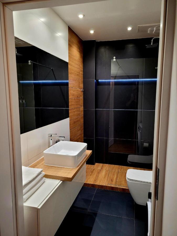 Apartament By The Way Apartment Вроцлав Екстериор снимка