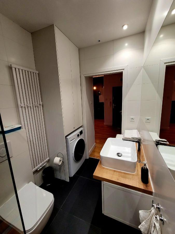Apartament By The Way Apartment Вроцлав Екстериор снимка