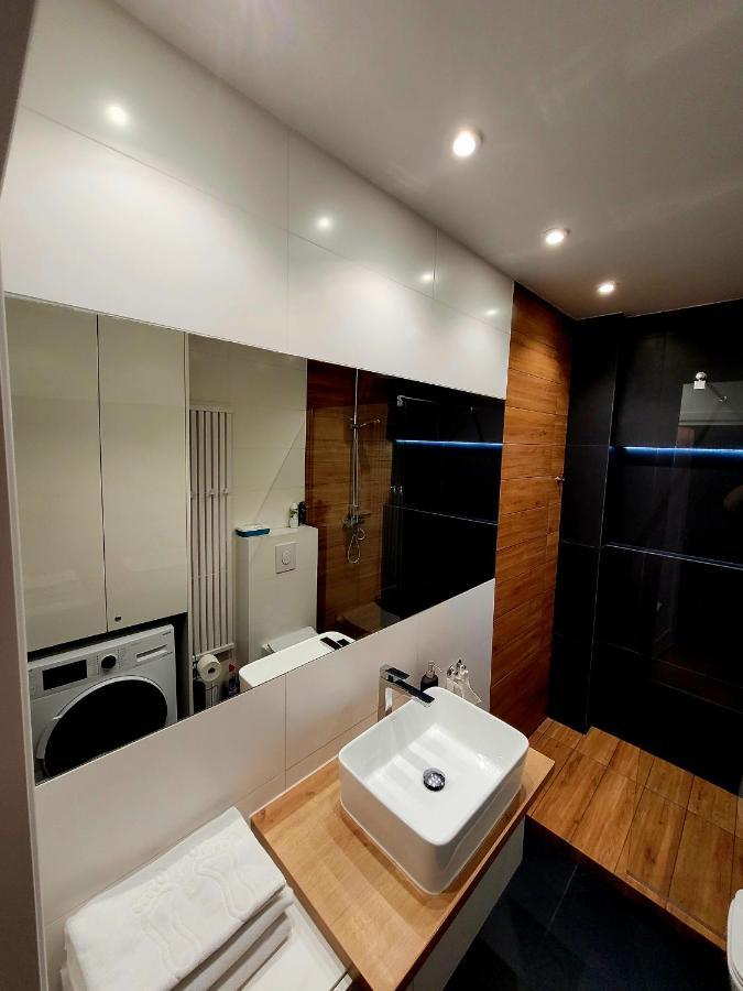 Apartament By The Way Apartment Вроцлав Екстериор снимка