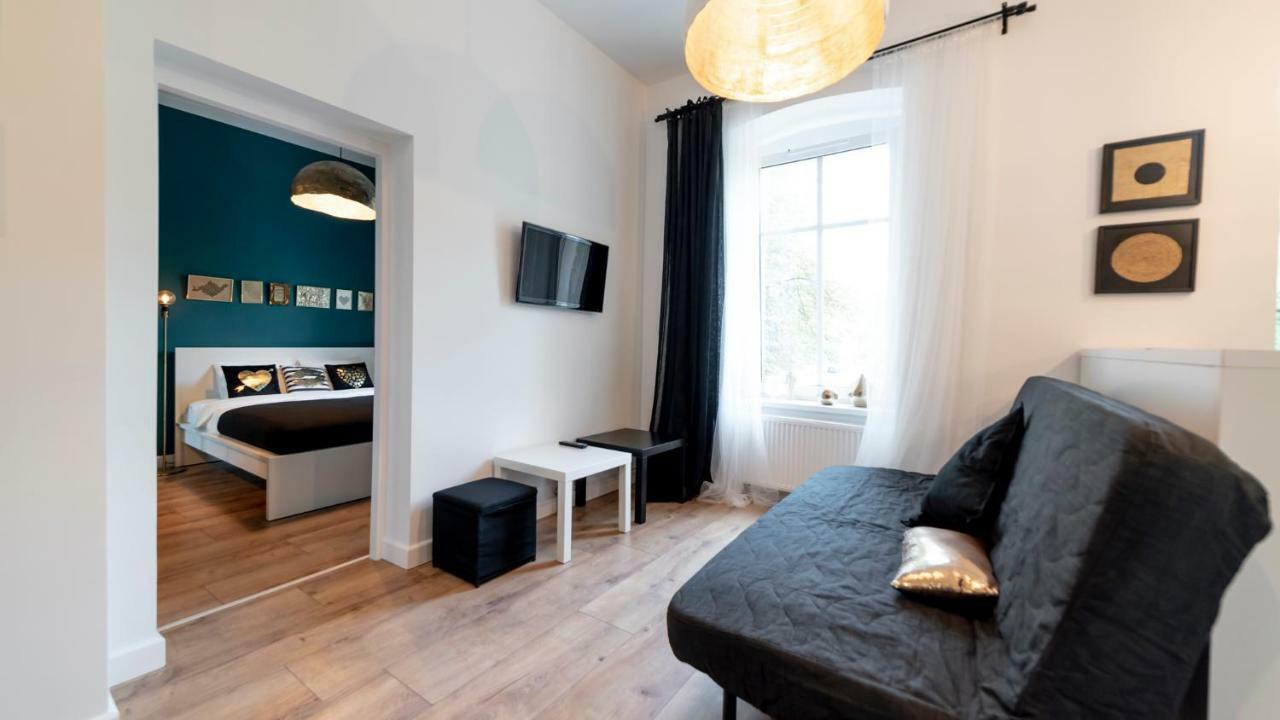 Apartament By The Way Apartment Вроцлав Екстериор снимка
