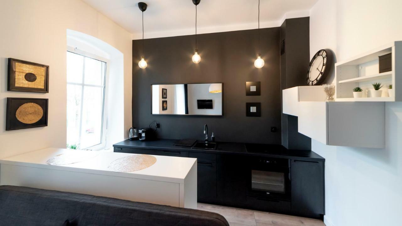 Apartament By The Way Apartment Вроцлав Екстериор снимка
