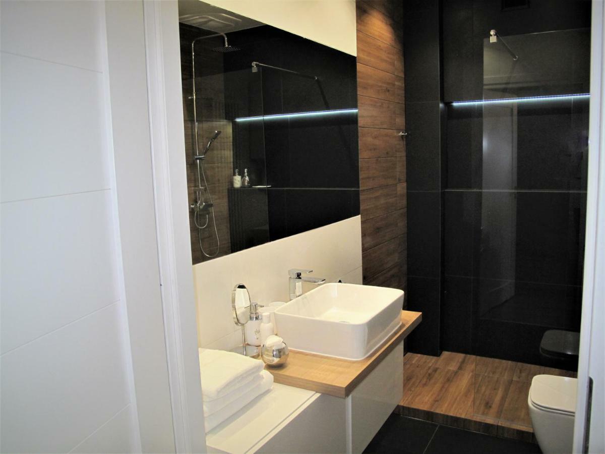 Apartament By The Way Apartment Вроцлав Екстериор снимка