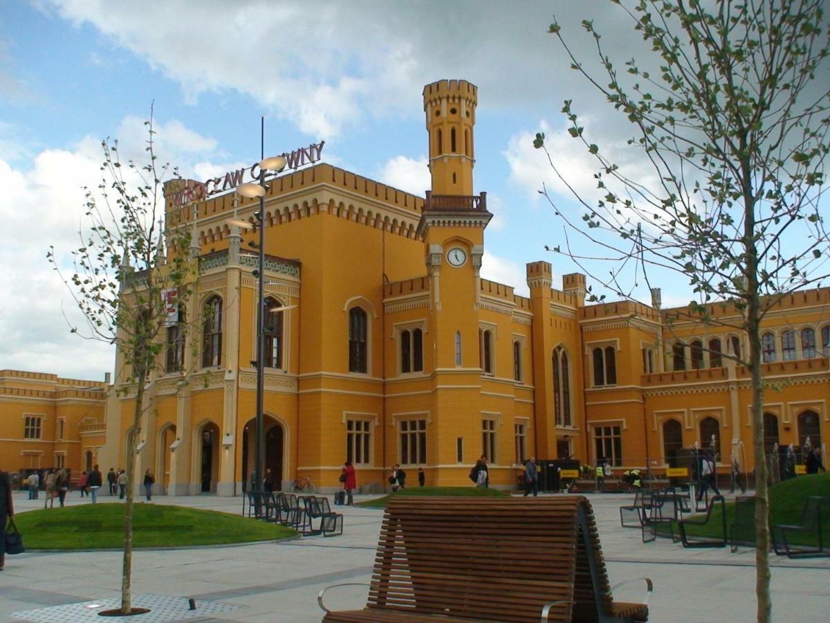 Apartament By The Way Apartment Вроцлав Екстериор снимка