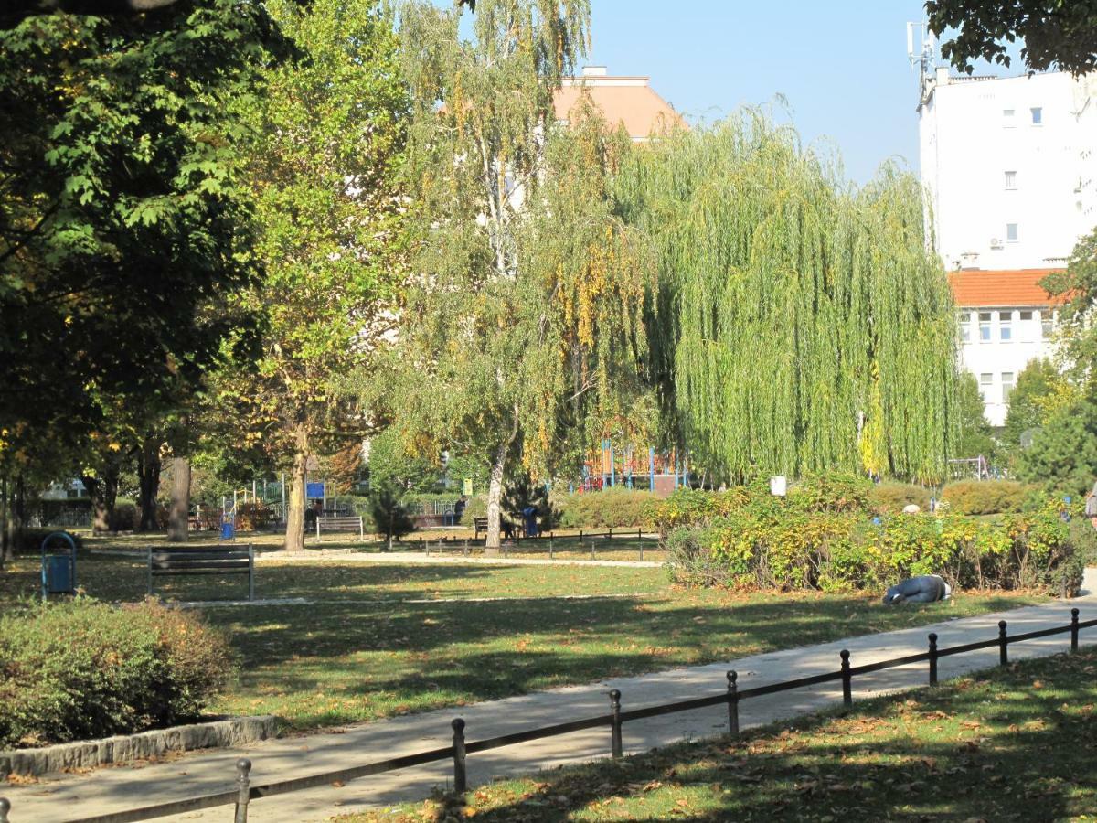Apartament By The Way Apartment Вроцлав Екстериор снимка